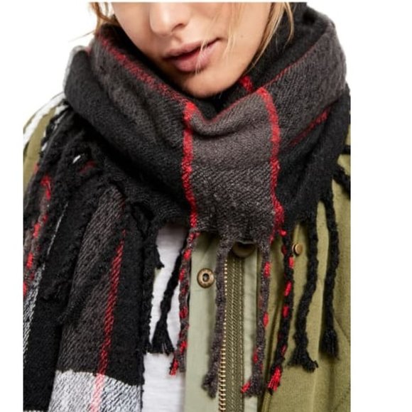 🎁 Free People Valley Plaid Fringe Scarf - Picture 1 of 6